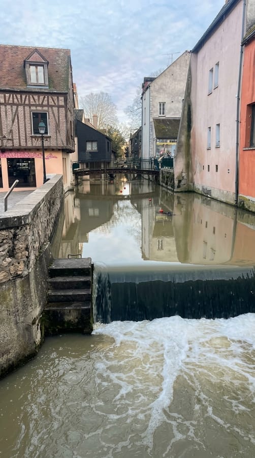 Le déversoir, à Montargis
